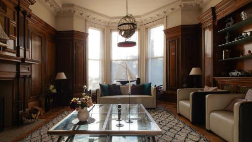 Eltham Chateau Sleeps 24