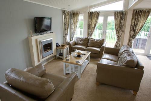 Beautiful 2-bed Lodge With Hot Tub And Saunain Ely