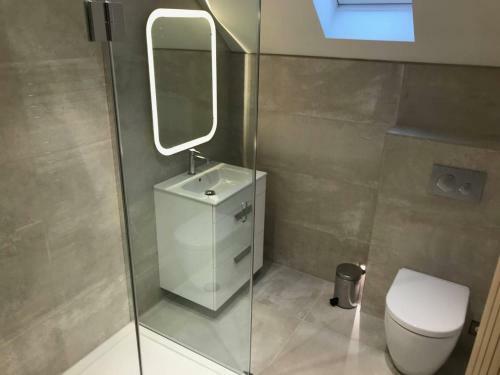 High Specification Coach House, Ebford.