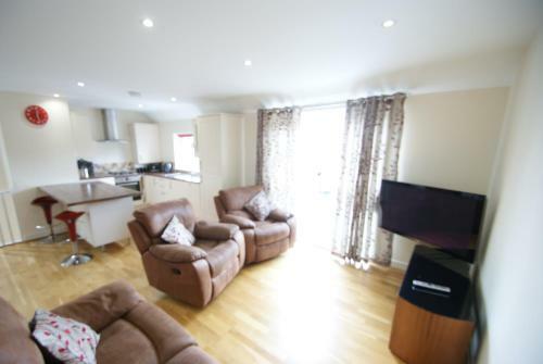 Apartamento Spacious Modern Home In Picturesque Village