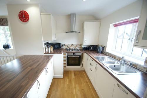 Apartamento Spacious Modern Home In Picturesque Village