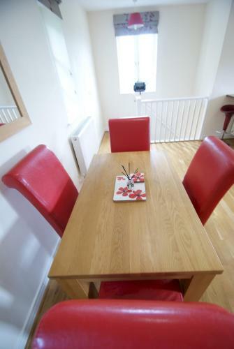 Apartamento Spacious Modern Home In Picturesque Village