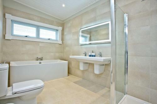 Rafters Lodge, Nr Saunton