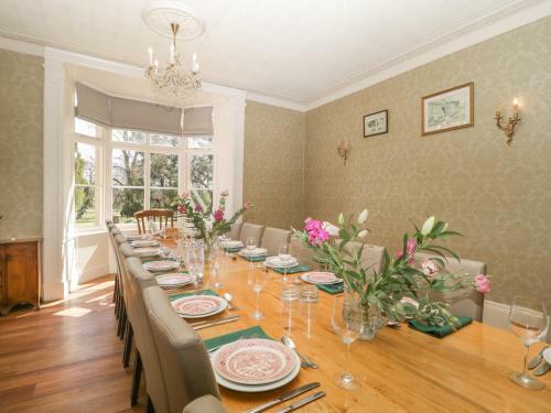 Milton Manor