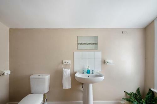 New Spacious 2bd House With Garden Gillingham Kent
