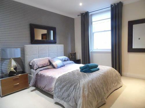Apartamento West End - 2 Bedroom, Main Door Flat With Parking
