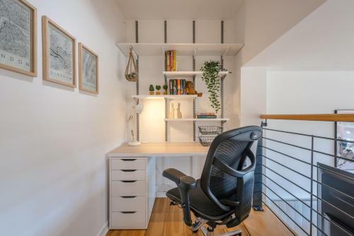 Riverview Apartment, Secure Parking And Balcony