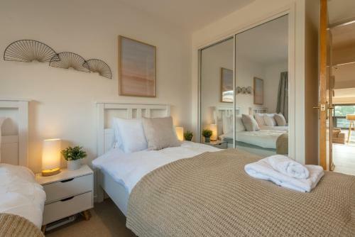 Riverview Apartment, Secure Parking And Balcony