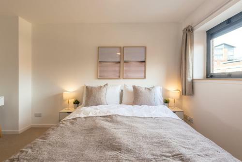 Riverview Apartment, Secure Parking And Balcony