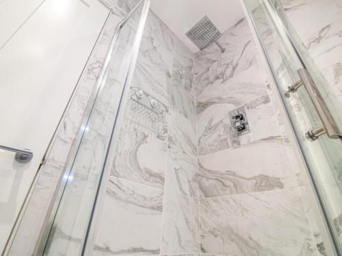 Modern 1br Apartment In Heart Of West End