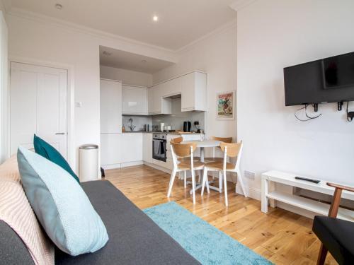 Modern 1br Apartment In Heart Of West End