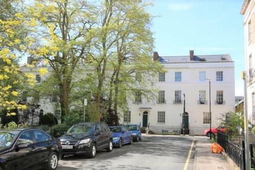 Brunswick Square Apartments By Roomsbooked