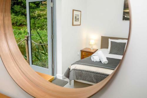 Secluded, New Forest Riverside Lodge