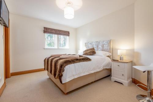Luxury 6-bed House With Pool