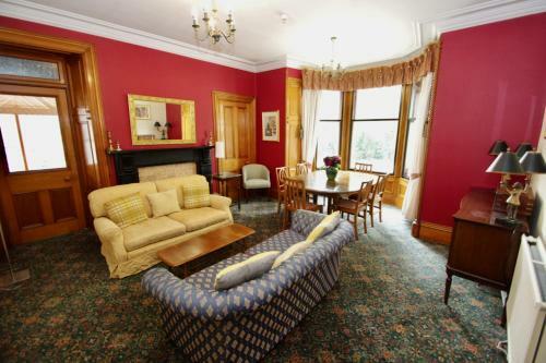 Hostal The Pines House