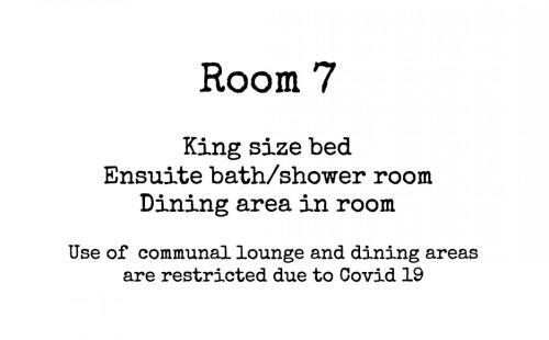 Hostal The Pines House