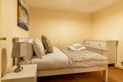 Apartment 4 Hillbrook House, Malvern - Guest Homes