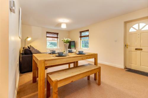 Apartment 4 Hillbrook House, Malvern - Guest Homes