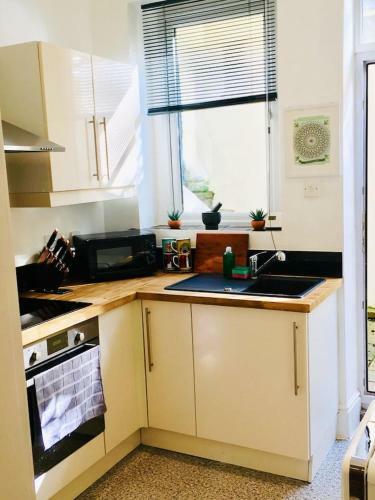 Spacious Apartment In The Heart Of St Leonards