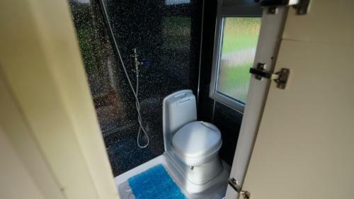 Showman's Hut Westcote