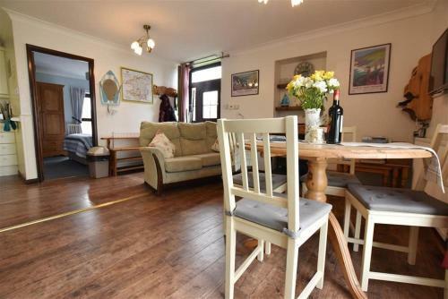 5 The Coach House