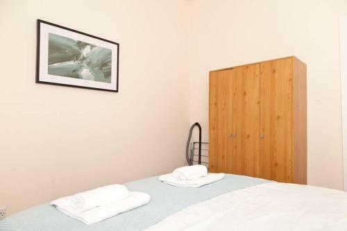Snug - Logie Baird Apartment