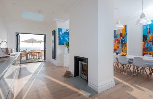 Saint Leonards-on-sea Villa Sleeps 11 With Wifi
