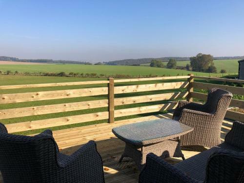 Lodge Wolds Away