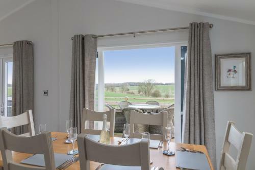 Lodge Wolds Away