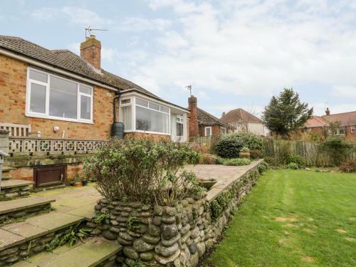 8 Mere View Avenue