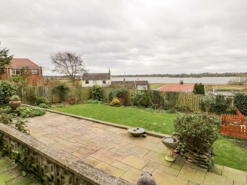 8 Mere View Avenue