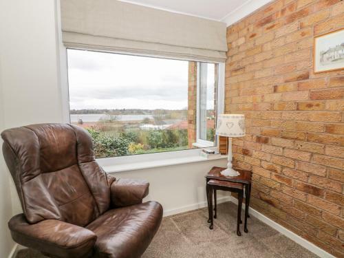 8 Mere View Avenue