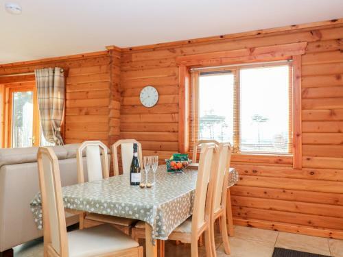 Oak Lodge