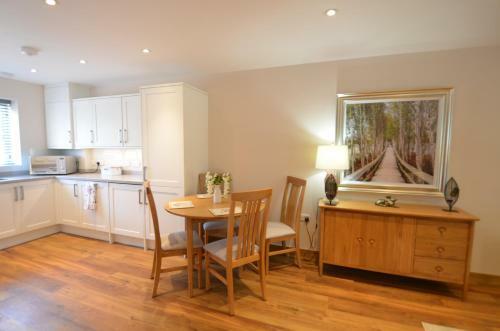 2 Ladymead Mews