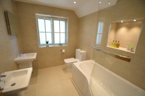 2 Ladymead Mews