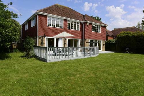 Inviting 7-bed House With Sea Views In Hythe