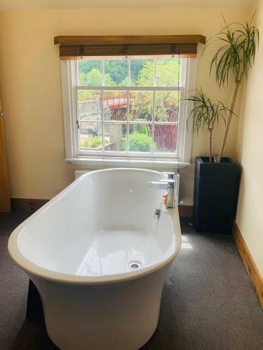 Hostal Bridge View Guest House