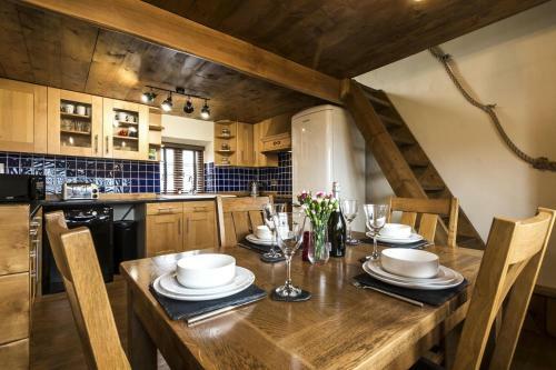 Foxglove - Luxurious Barn Conversion - Blossom Farm