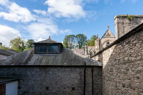 Highgate View Apartment