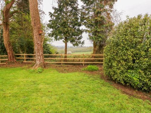 4 Hanbury Lodge