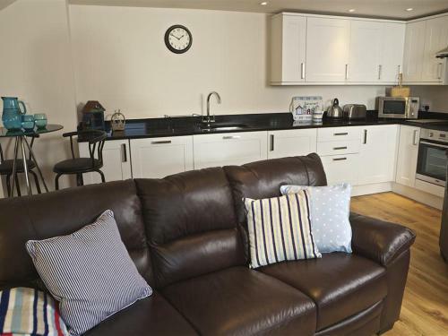 1 The Coach House