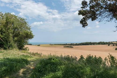 Seaside Chalet - Sleeps 6