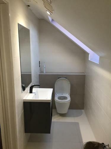 Hostal Private Double Room With New En-suite Shower Room