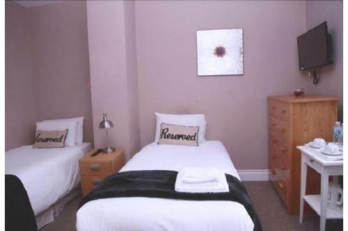 Hampton Court Hotel