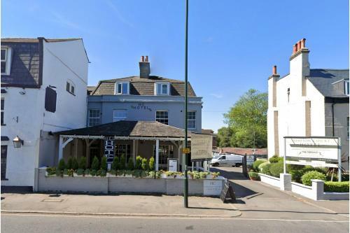 Hampton Court Hotel