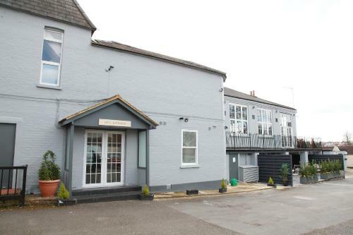 Hampton Court Hotel