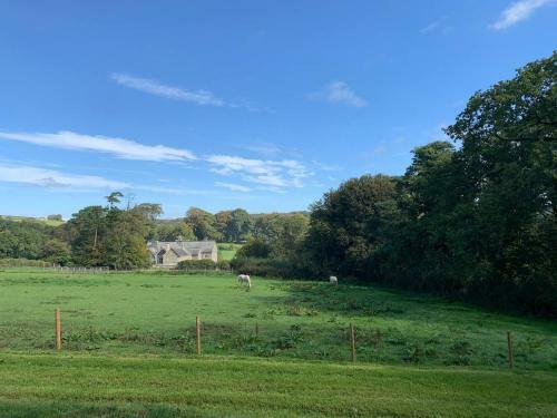 5* Shep Hut With Far Reaching Views Of Devon