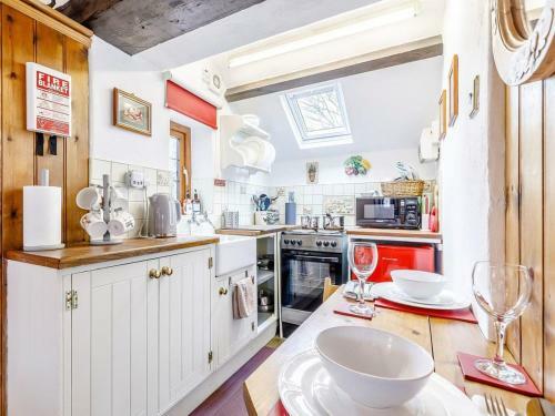 Lake Cottage-uk33429