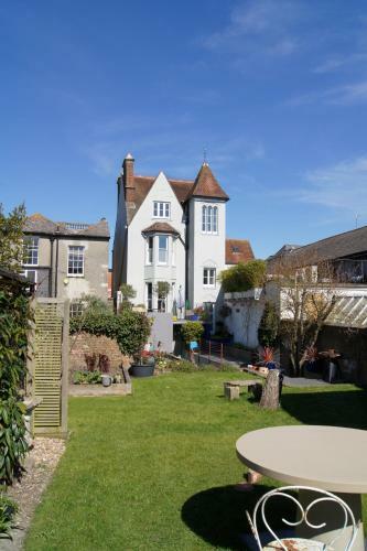 Bed & Breakfast Montys Accommodation