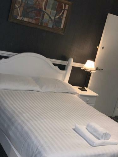 Hotel Lake Lounge Rooms